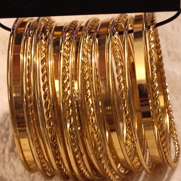 Gold Bangle Set - Picture 4 of 6